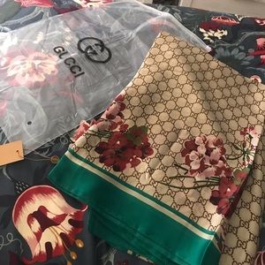 Gucci scarf 🧣